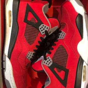 Jordan 4 toro bravo